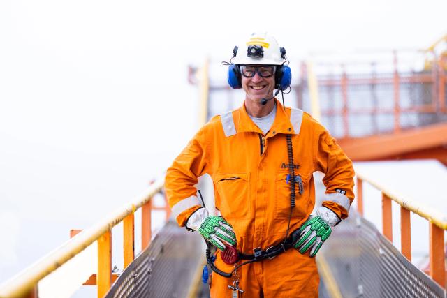 Archer employee smiling with Granberg gloves