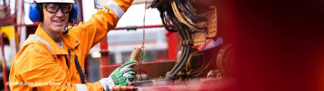 OIL AND GAS <br> SAFETY GLOVES